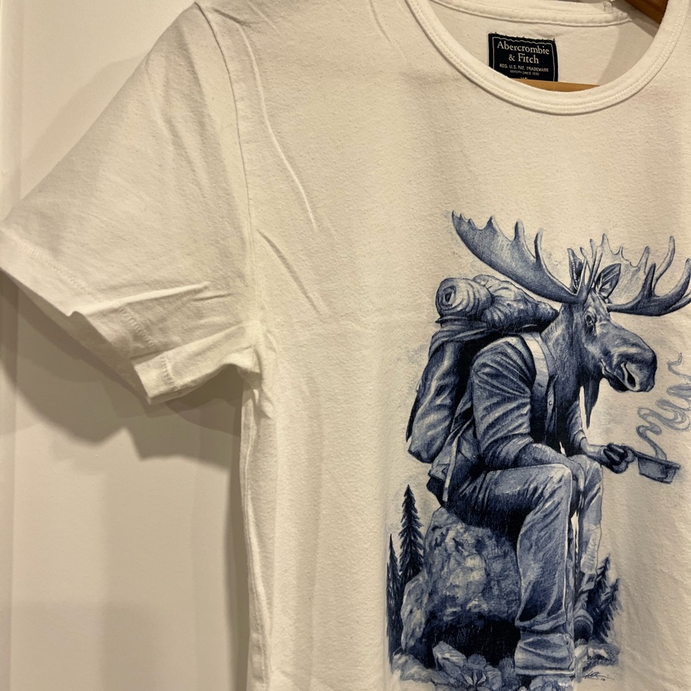 Abercrombie & Fitch White Tee with Moose Graphic - Picture 4 of 7